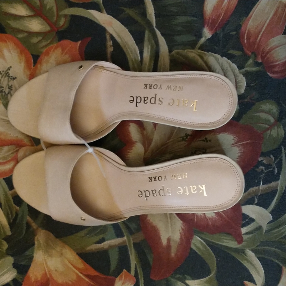 Kate Spade size 9 cream lining leather made in Brazil.